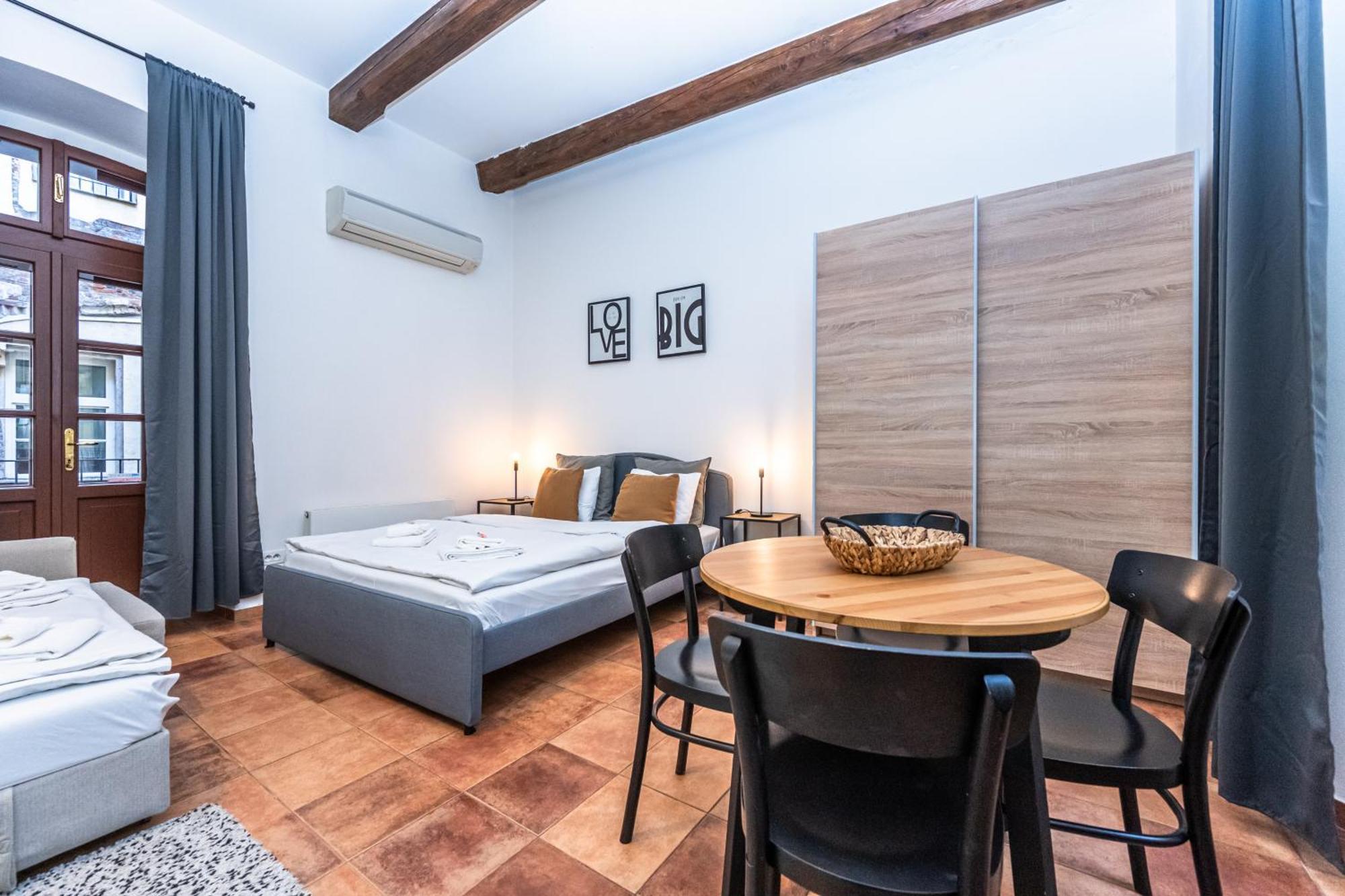 Charles Apartments In Old Town Прага Екстериор снимка